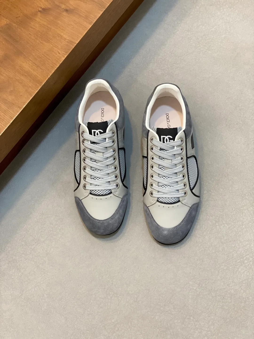 Men's shoes💰740 Dolce&Gabbana DG Cushion calfskin skate shoes｜Embellished with DG logo｜Lightweight, grippy two-tone TPU outsole adopts innovative design to provide excellent performance｜Jacquard label adds timeless style｜Original imported cowhide｜Multiple material splicing design｜Imported cowhide lining Cowhide foot pads｜Original TPU two-color elastic outsole Size: 39-44 (customized at 38.45.46)